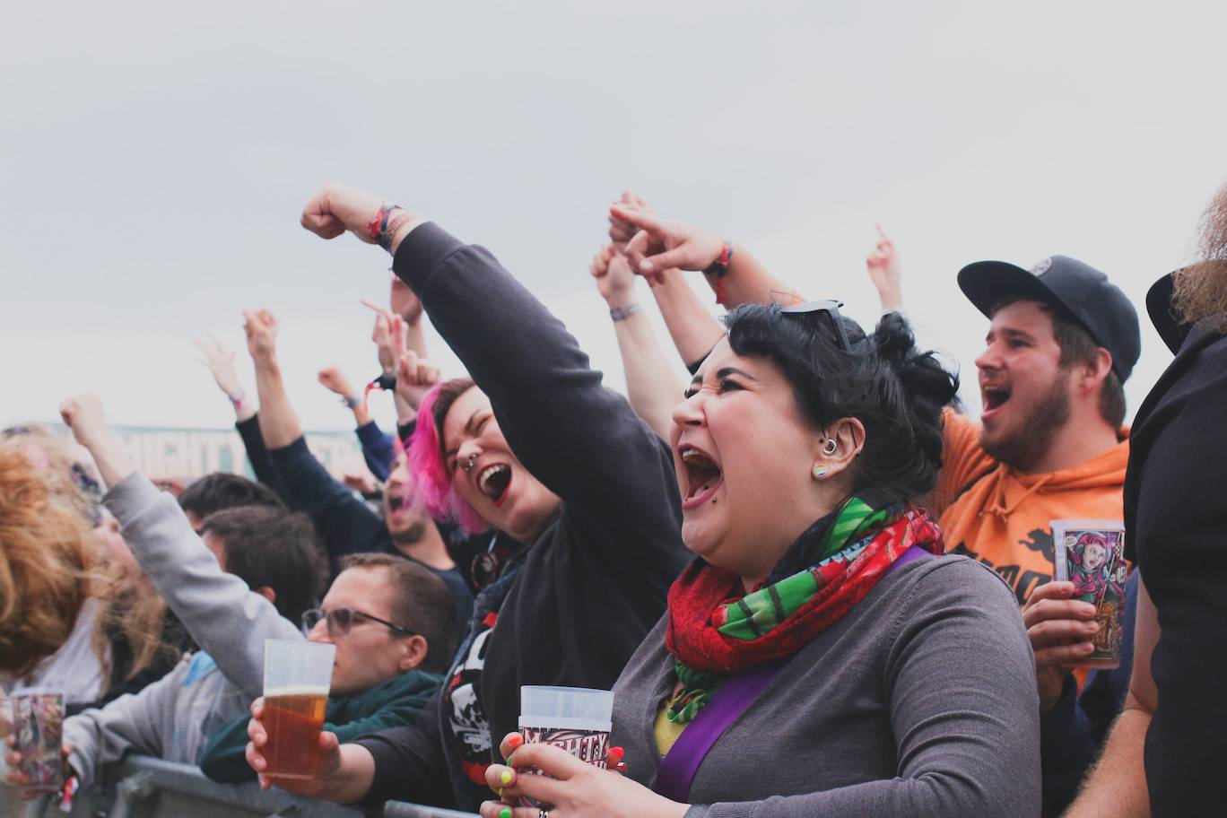 LIVE: Příznivci punku a ska zamířili do Tábora. Odstartoval festival Mighty Sounds