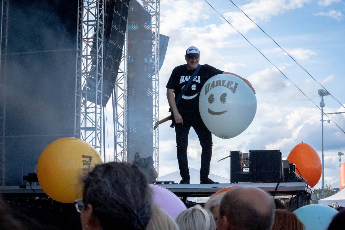 LIVE: Benátská! byla opět festivalem skoro pro každého. Bavili Mňága a Žďorp, Rybičky 48 i Poletíme?