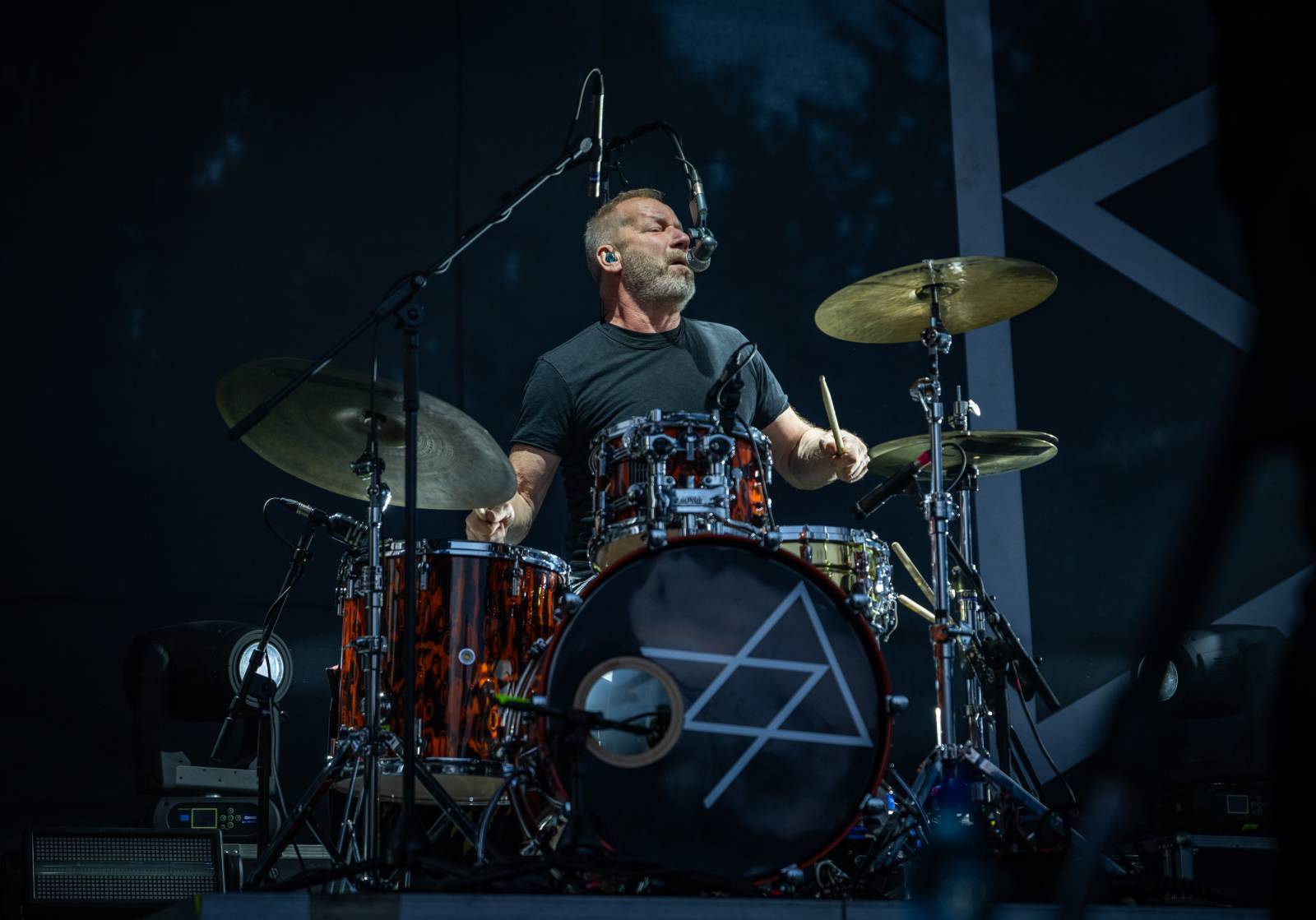 LIVE: David Koller sypal v Ledárnách jeden hit za druhým