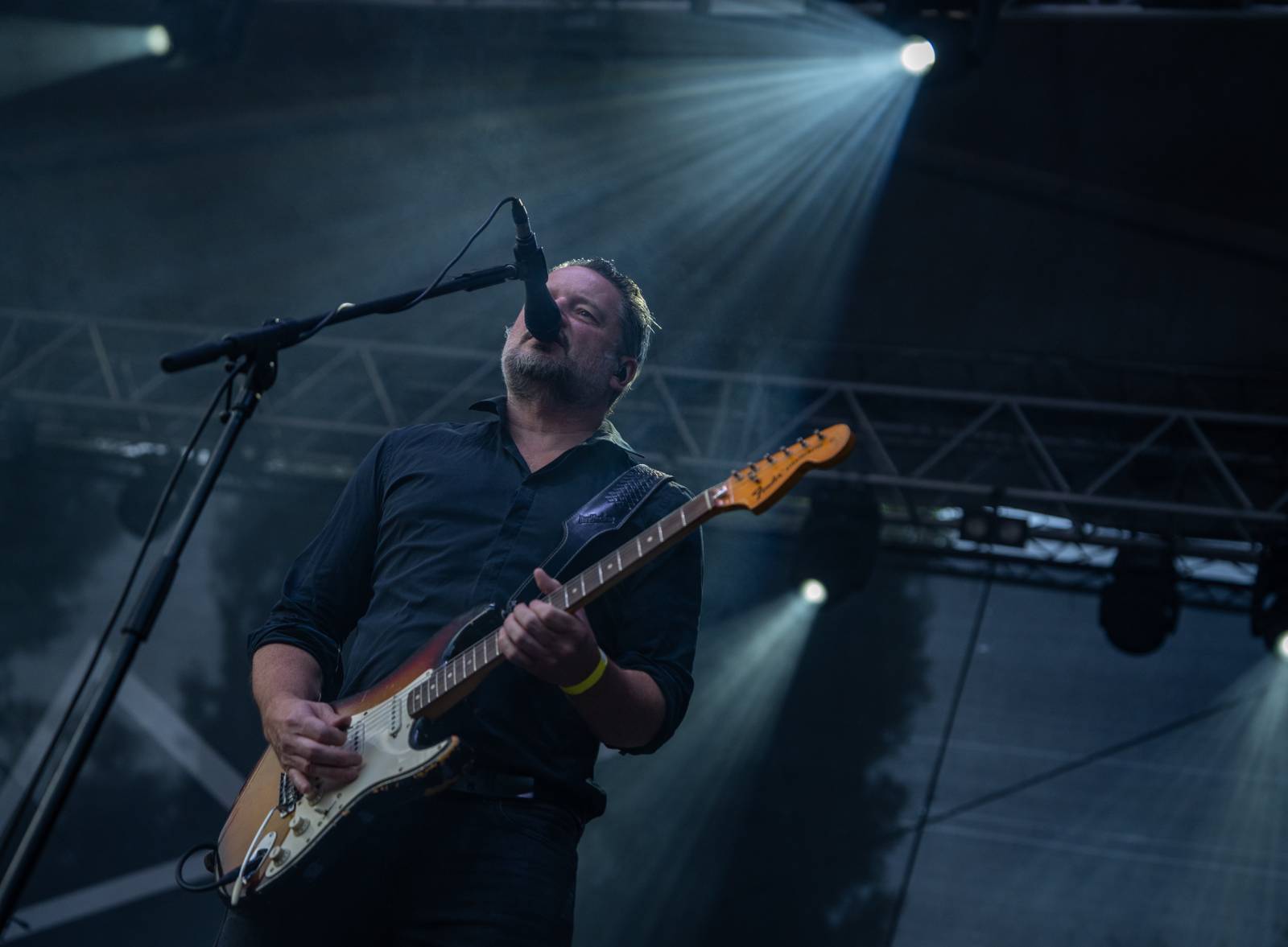 LIVE: David Koller sypal v Ledárnách jeden hit za druhým