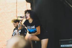 LIVE: Brutal Assault, den druhý: Metalový útok na Pevnost Josefov v podání Sepultury, Biohazardu i In Flames