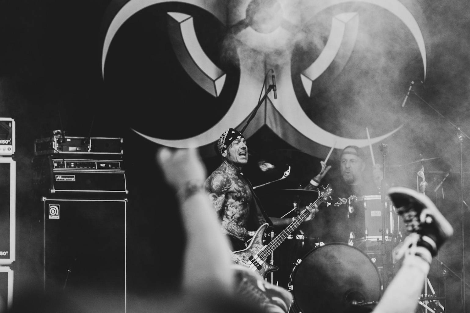 LIVE: Brutal Assault, den druhý: Metalový útok na Pevnost Josefov v podání Sepultury, Biohazardu i In Flames