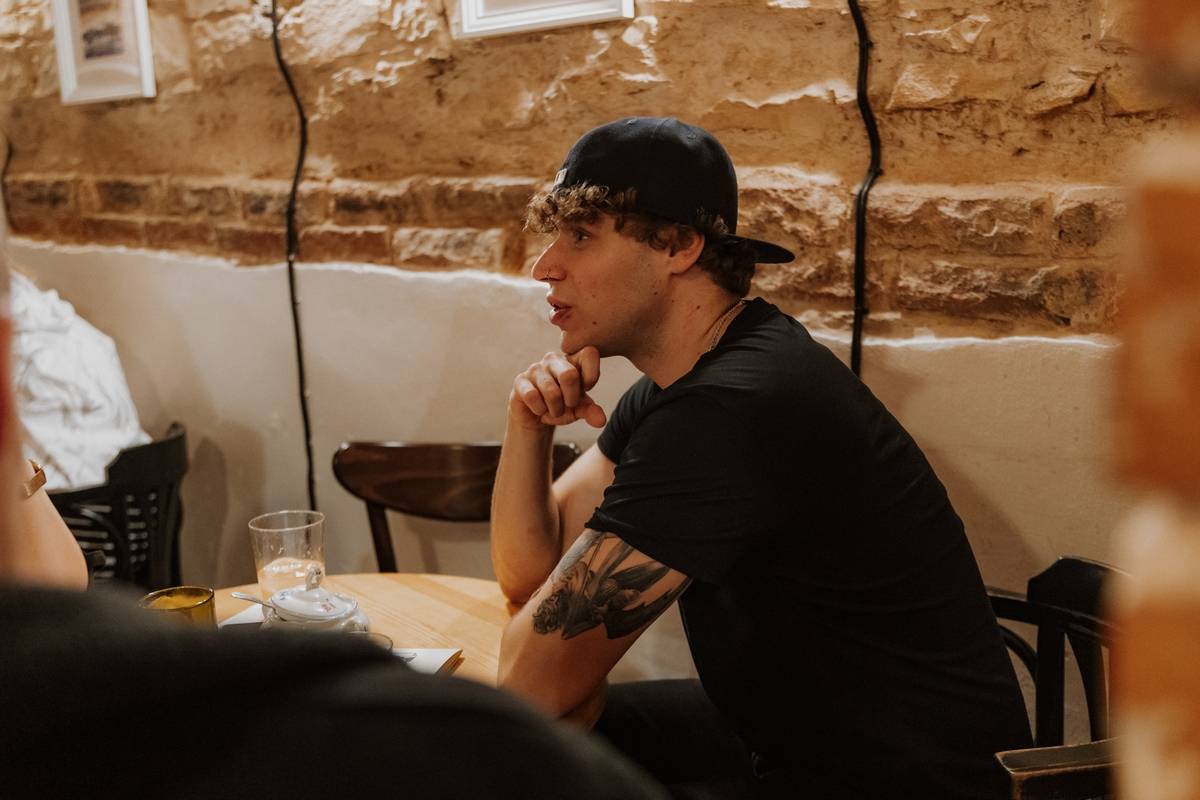 ROZHOVOR | Sofian Medjmedj: Texty píšu přirozeně, bez přetvářky, proto se v nich spousta lidí najde