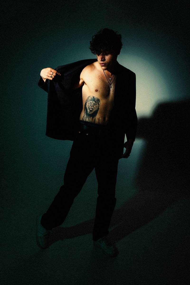 ROZHOVOR | Sofian Medjmedj: Texty píšu přirozeně, bez přetvářky, proto se v nich spousta lidí najde