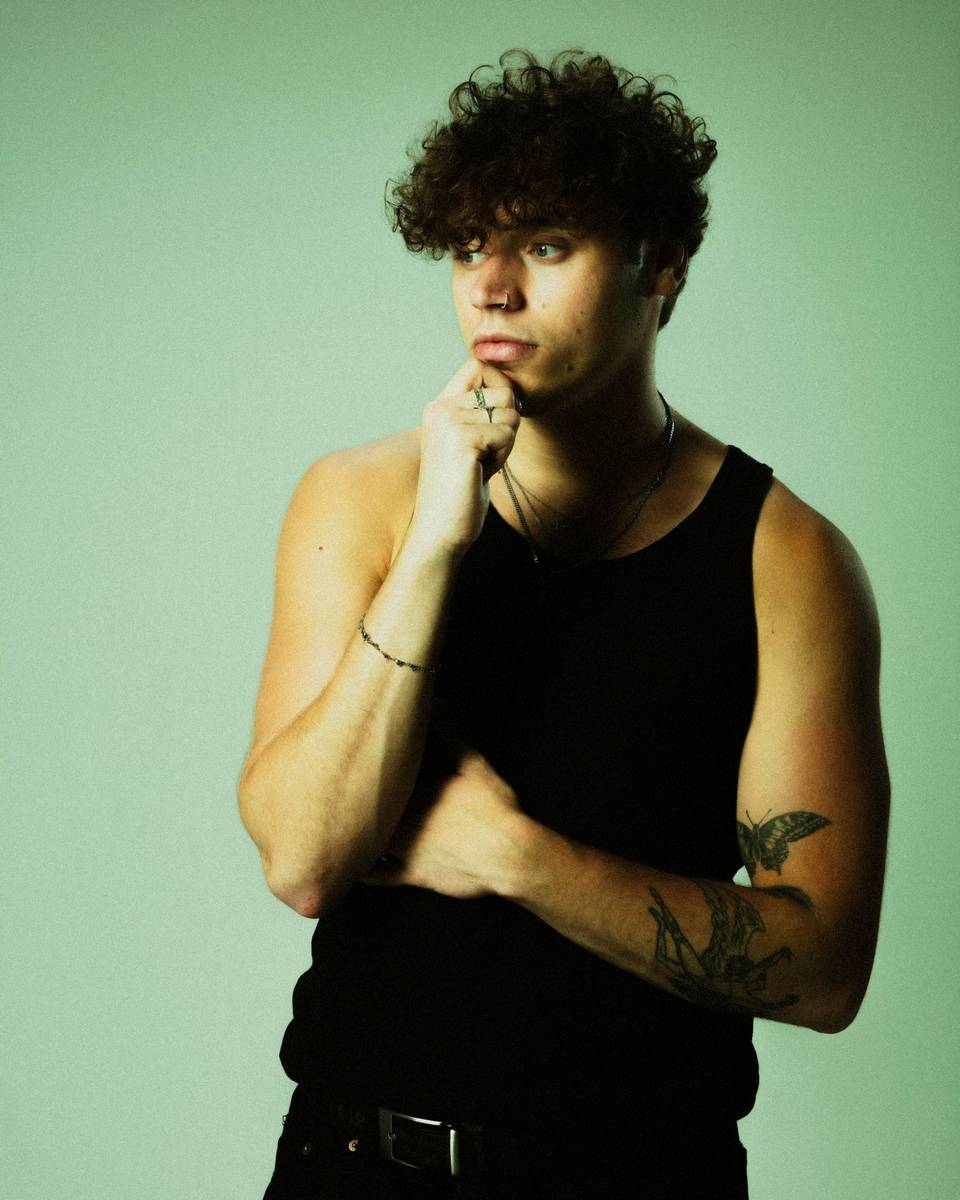 ROZHOVOR | Sofian Medjmedj: Texty píšu přirozeně, bez přetvářky, proto se v nich spousta lidí najde