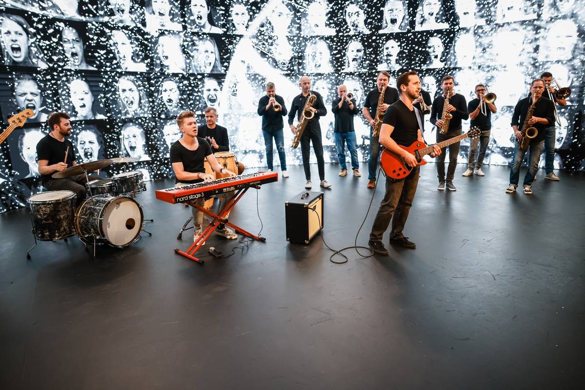 VIDEO: B-Side Band řeší v novém singlu Příliv výkyvy vztahového počasí