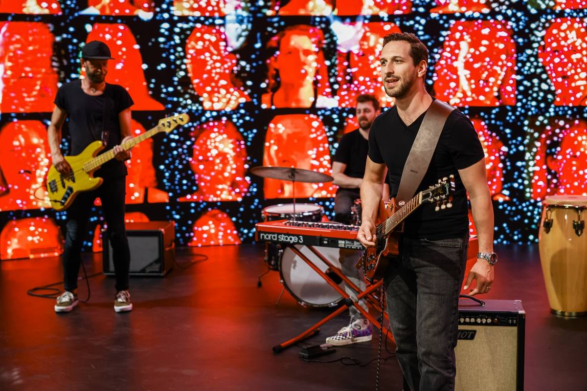 VIDEO: B-Side Band řeší v novém singlu Příliv výkyvy vztahového počasí