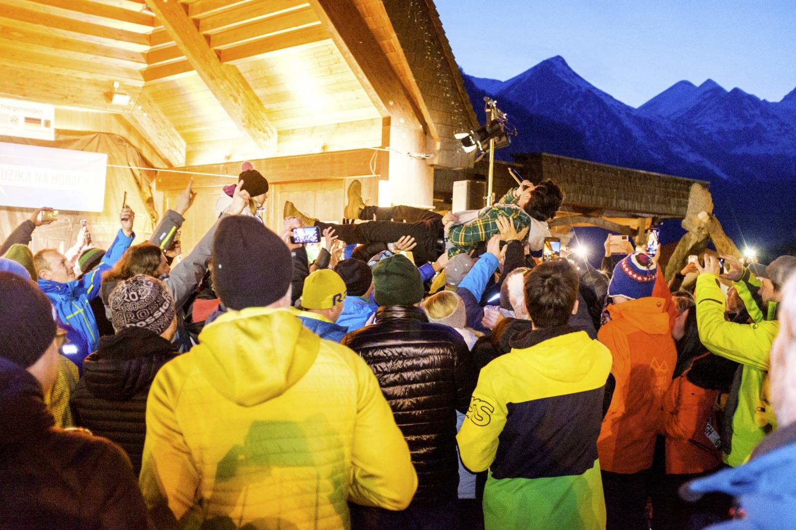 Na rakouských sjezdovkách se bude zpívat česky. Muzika na horách chystá další ročník