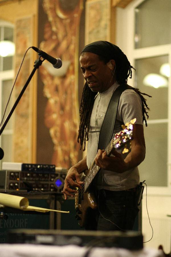 RETRO 2000 | Living Colour: Vracet se do Česka je jako vracet se domů