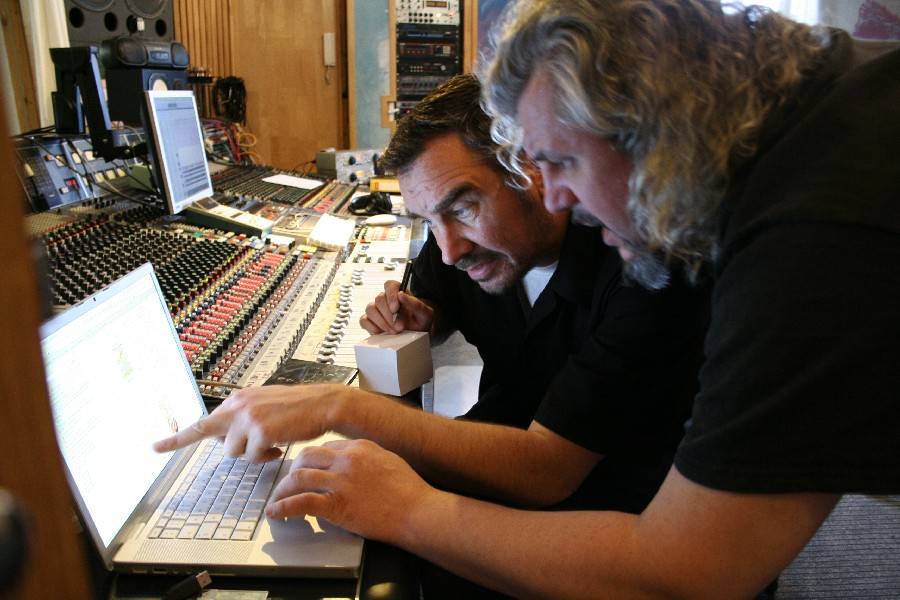 RETRO 2000 | Living Colour: Vracet se do Česka je jako vracet se domů