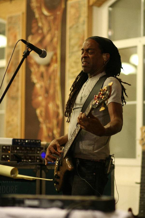 RETRO 2000 | Living Colour: Vracet se do Česka je jako vracet se domů