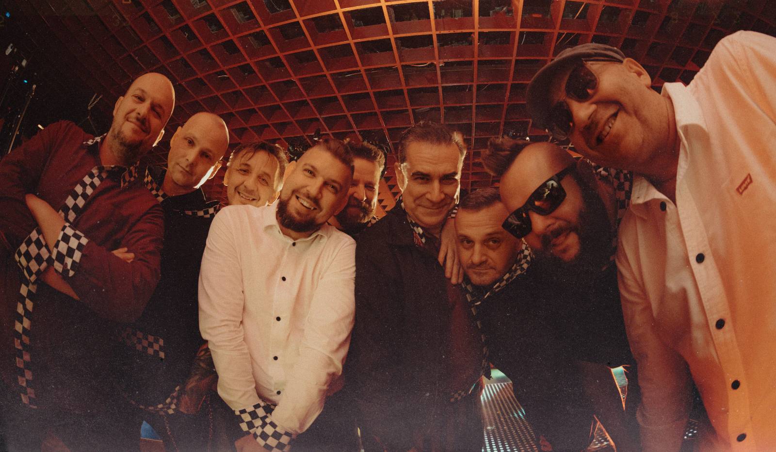 TOP 7 videoklipů týdne: Pavel Callta vzpomíná na maminku a O5 a Radeček spojili síly s Elly