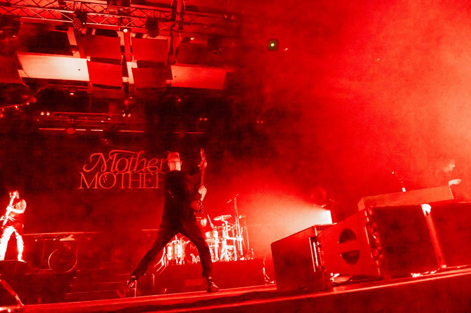 LIVE: Mother Mother učarovali Praze. Dynamickými písněmi roztancovali i dojali Forum Karlín