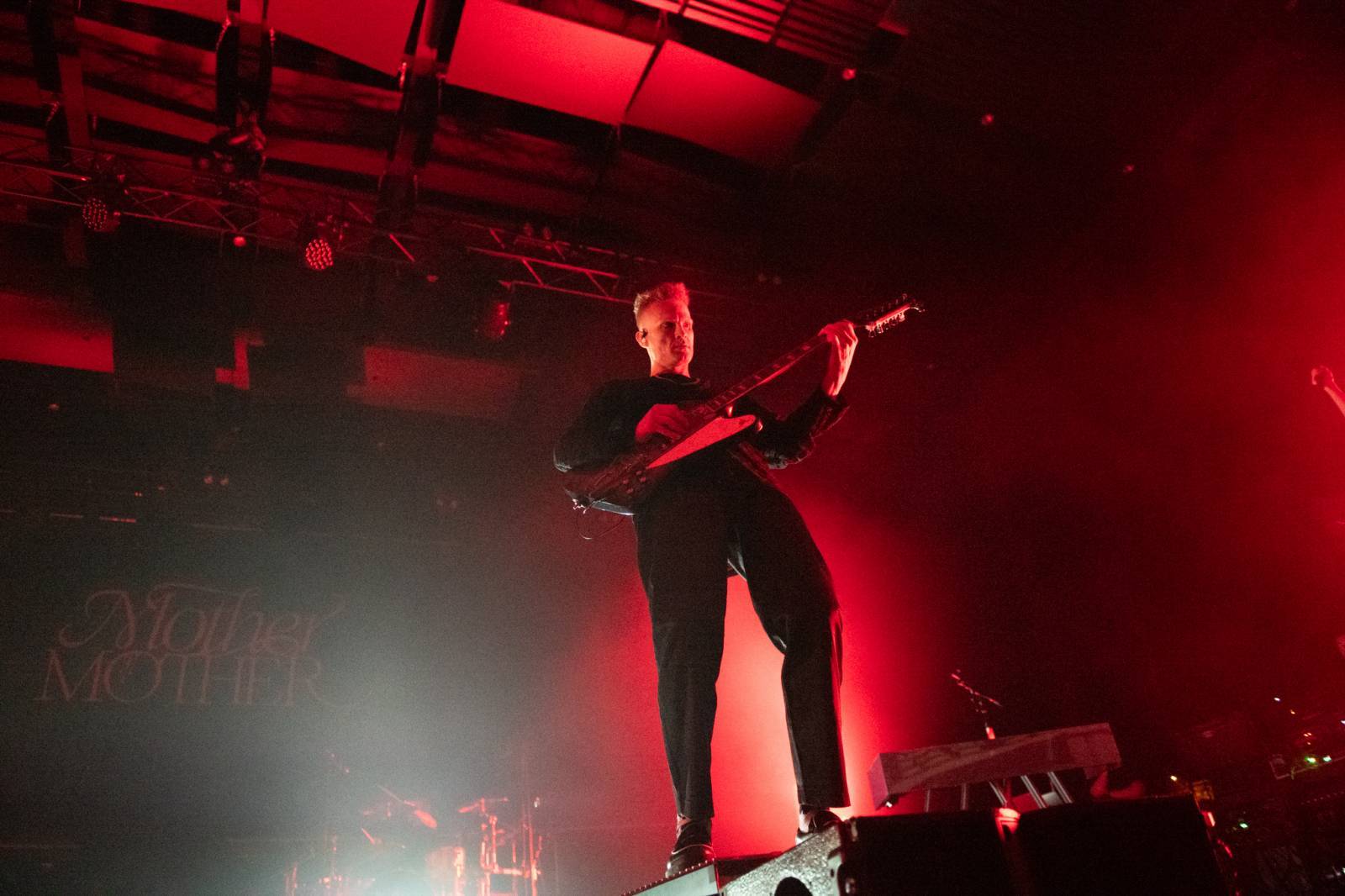 LIVE: Mother Mother učarovali Praze. Dynamickými písněmi roztancovali i dojali Forum Karlín