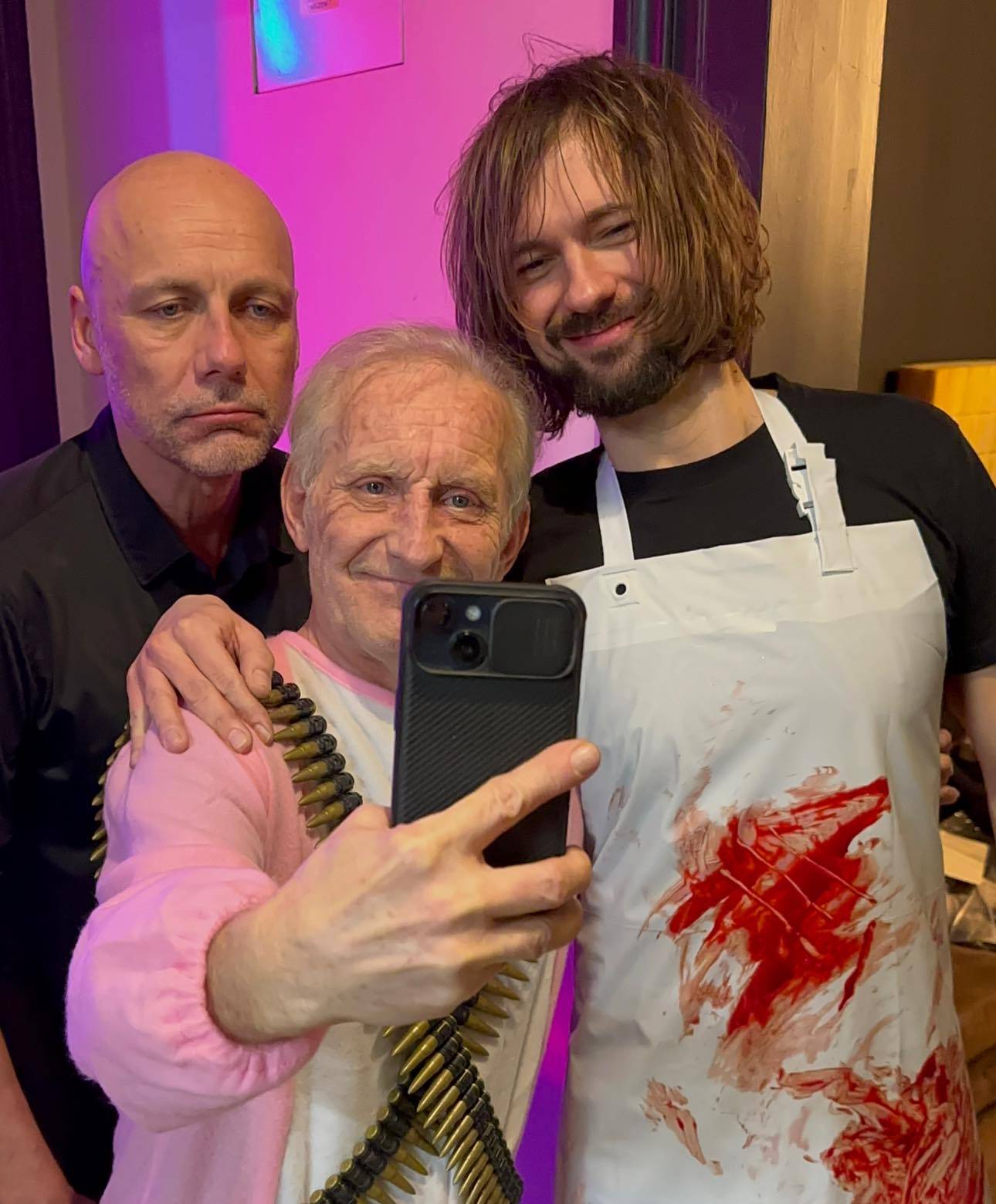 VIDEO: Chinaski mají chuť zlobit. V novém klipu si zahrály dcery i manželka Michala Malátného