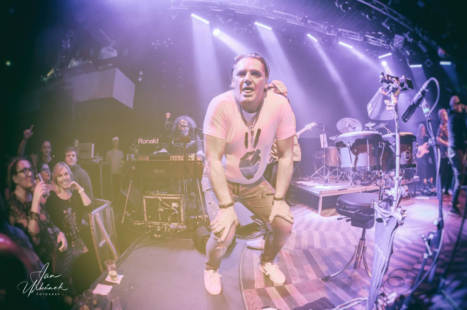 LIVE: J.A.R. zabrnkali v Lucerna Music Baru na strunu nostalgie