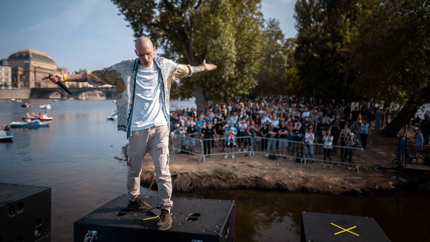 Festival United Islands of Prague zaplnil pražské ostrovy, zahráli na něm Ben Cristovao se Sofianem Medjmedj i MC Gey