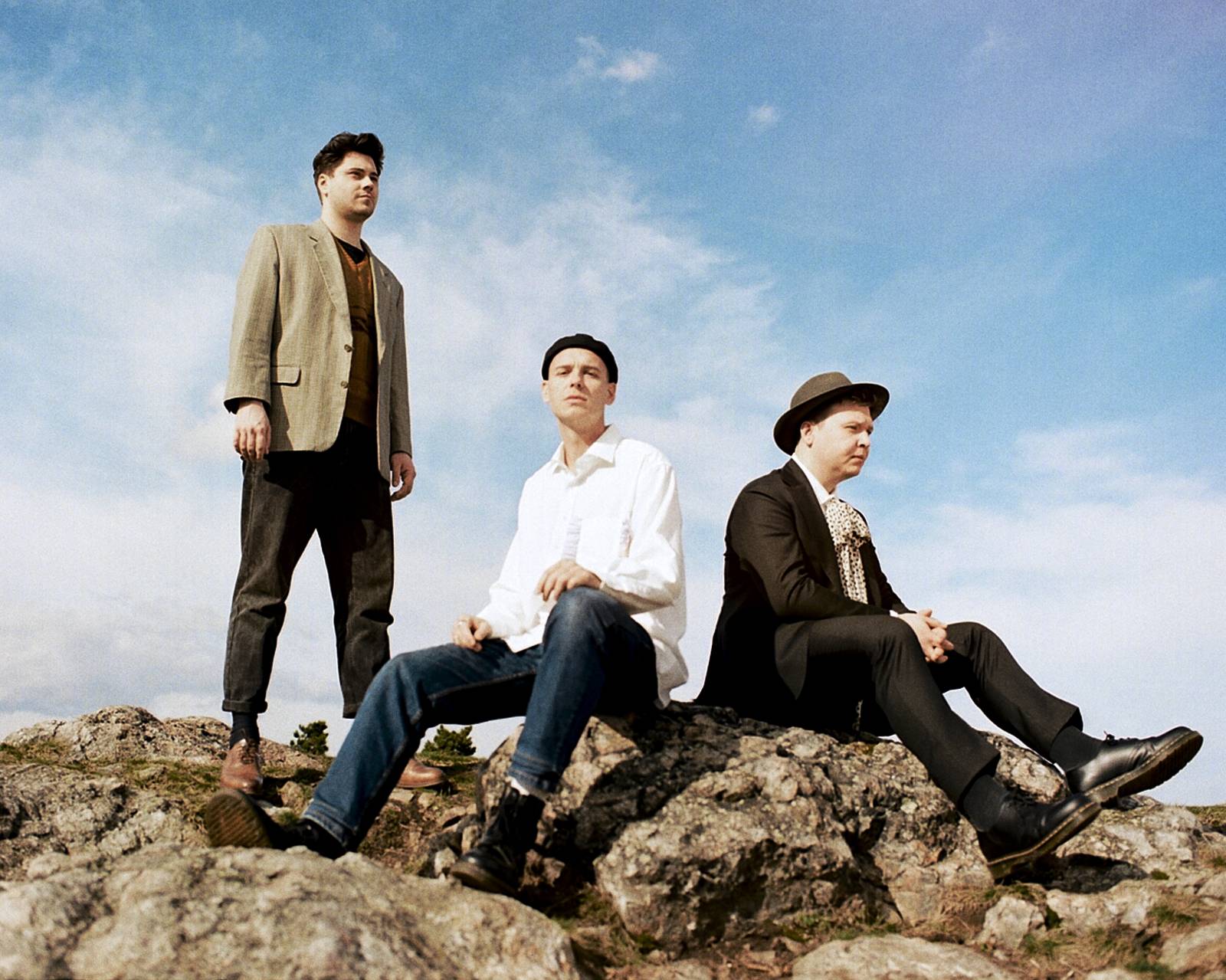 TOP 7 videoklipů týdne: Sunnbrella se zaobírá dichotomií života a Poletíme? tuší, že Hvězdy to těžký maj