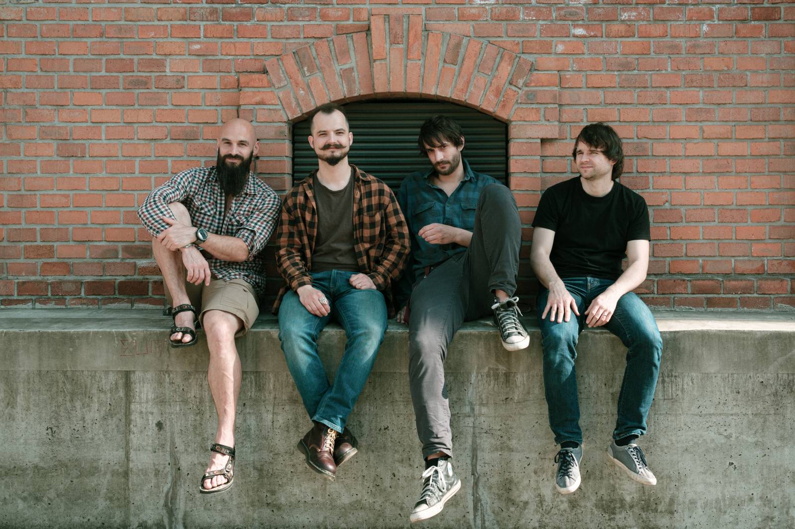 TOP 7 videoklipů týdne: Sunnbrella se zaobírá dichotomií života a Poletíme? tuší, že Hvězdy to těžký maj