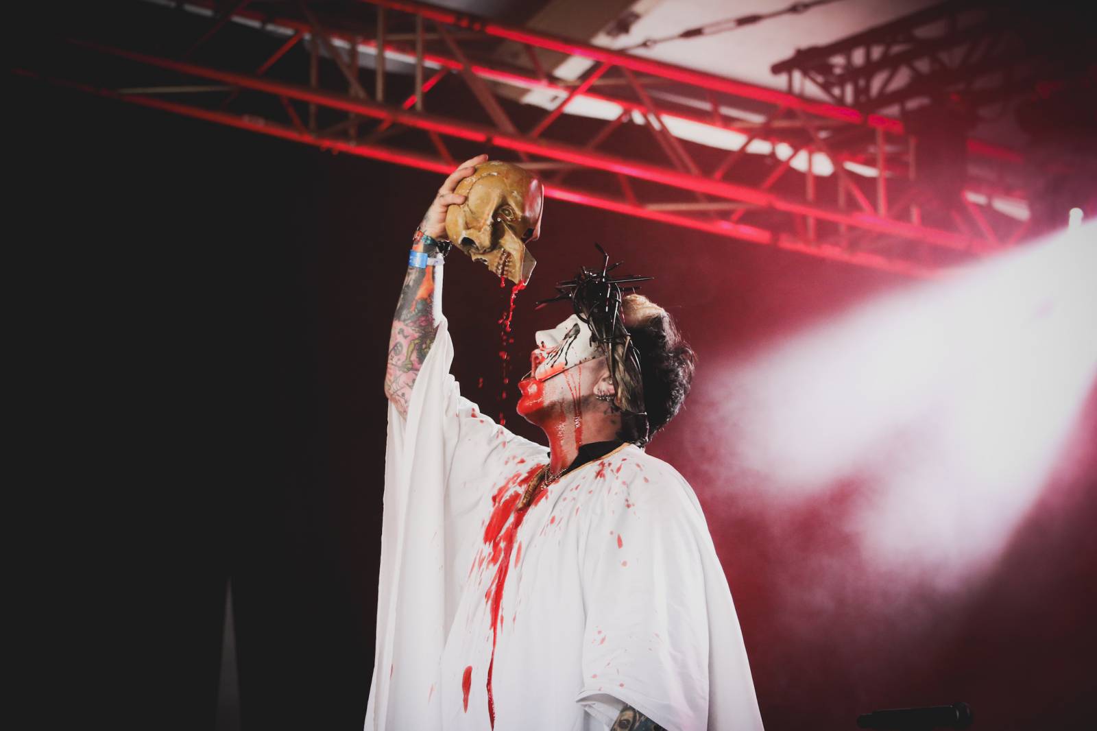 LIVE: Mighty Sounds má za sebou druhý den. Přivezl legendární Bad Religion, kreativní The Hives a toaletní smršť s Gutalax