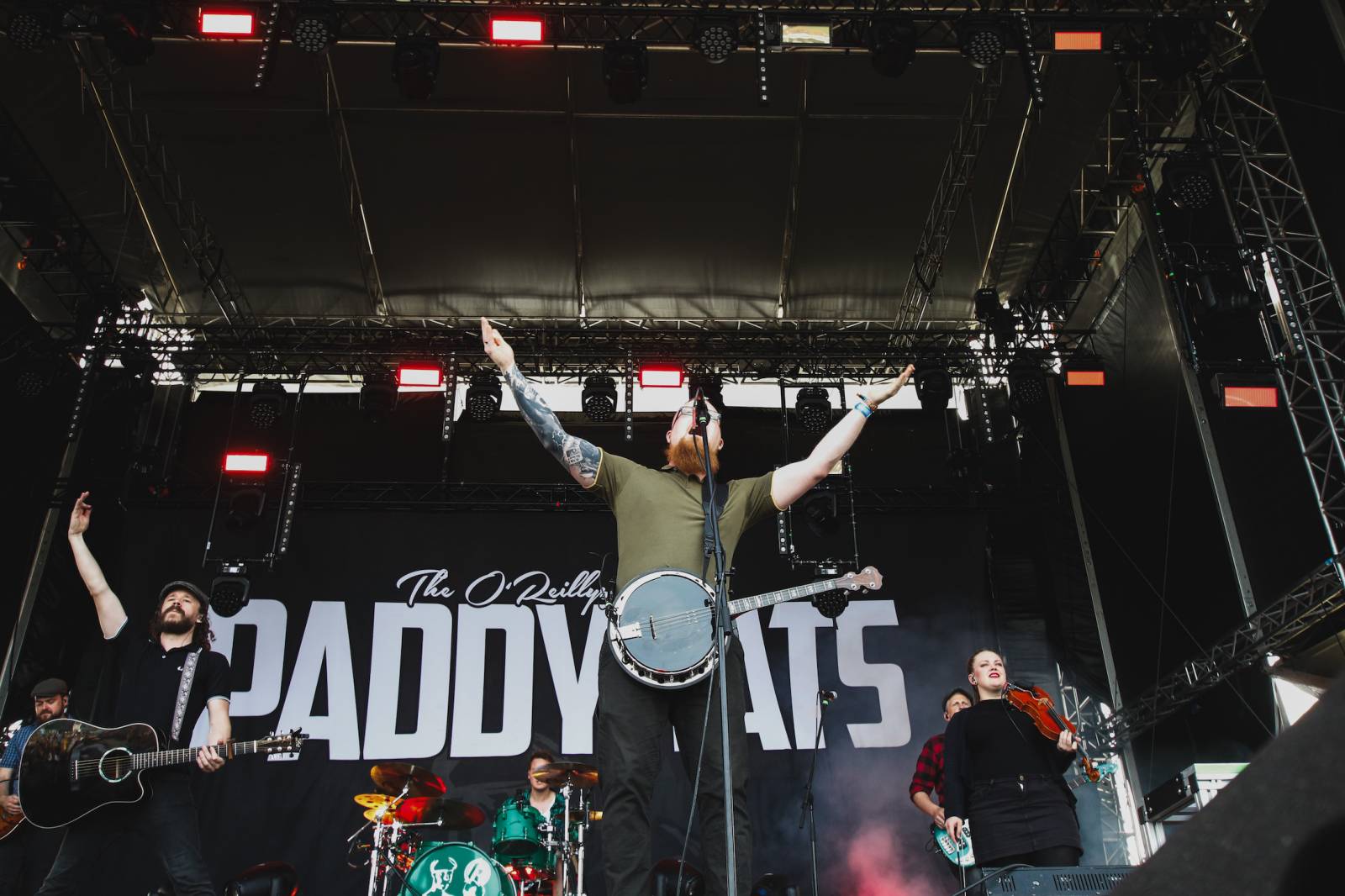 LIVE: Mighty Sounds má za sebou druhý den. Přivezl legendární Bad Religion, kreativní The Hives a toaletní smršť s Gutalax