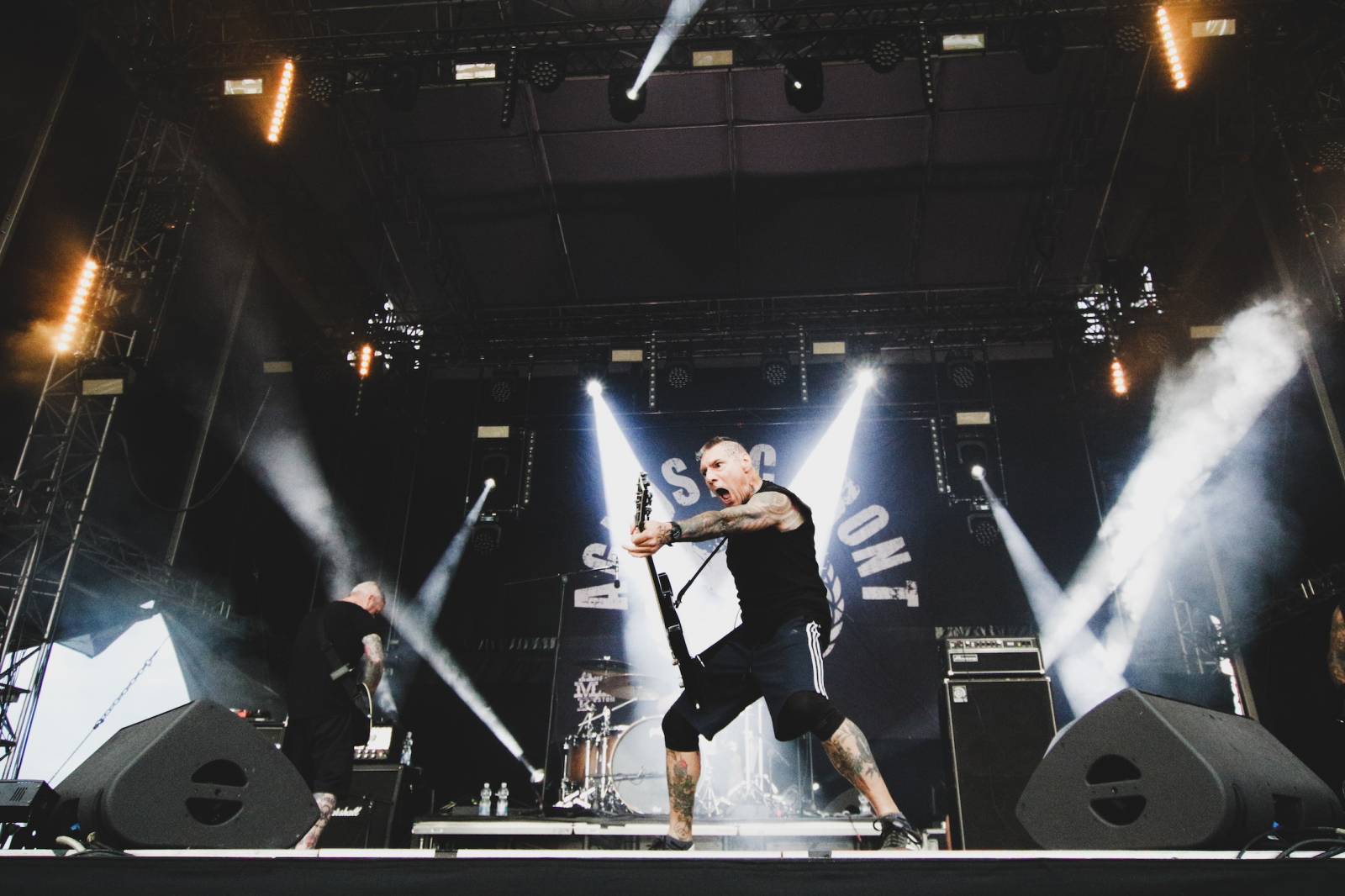 LIVE: Finále Mighty Sounds. Tancovačky s Dubioza Kolektiv a The Rumjacks a totální peklo s Get the Shot