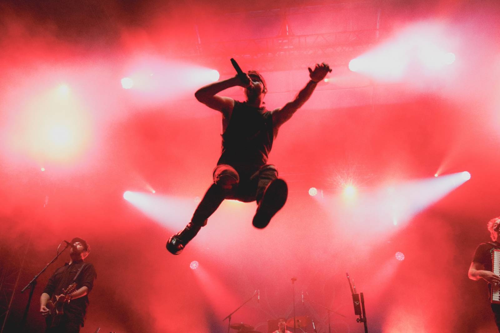 LIVE: Finále Mighty Sounds. Tancovačky s Dubioza Kolektiv a The Rumjacks a totální peklo s Get the Shot