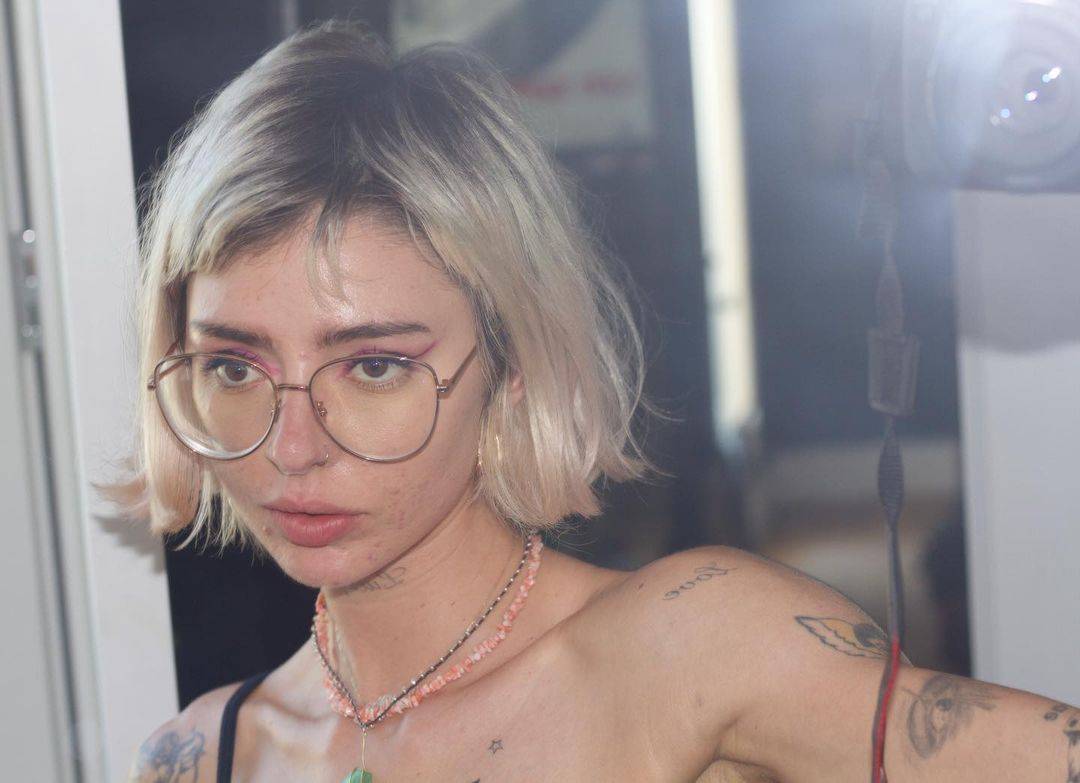 Slash oznámil na své narozeniny smrt nevlastní dcery, zřejmě spáchala sebevraždu