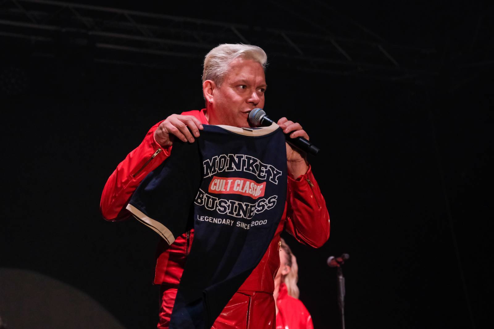 LIVE: Monkey Business se oblékli do latexu. Nové album jim na Občanské plovárně pokřtili fanoušci