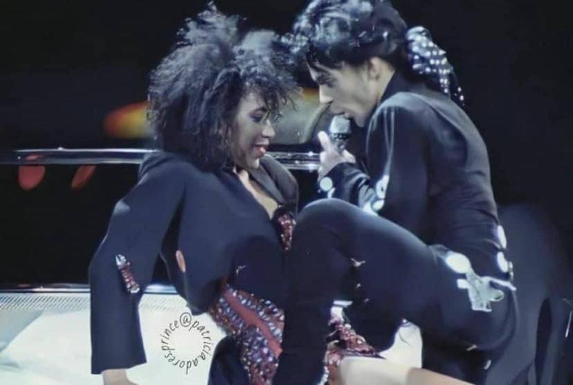 Zemřela tanečnice a zpěvačka Cat Glover, byla múzou Prince