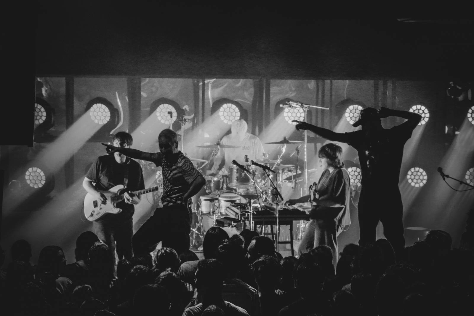 LIVE: Leoniden dojali pražské MeetFactory, odhodlali se i ke crowdsurfingům