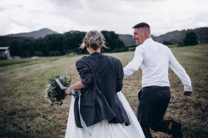 TOP 7 videoklipů týdne: Ewa Farna a Annet X nazpívaly duet, Vojtěch Dyk zve do O2 areny a Cocotte Minute zavřeli Zellera v pračce