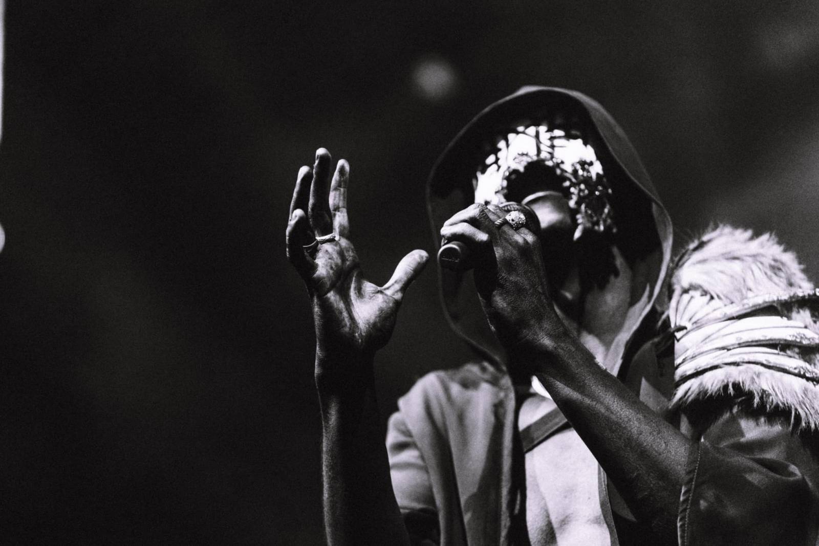 LIVE: Sleep Token posunuli laťku zase o kus výš. V O2 universu předvedli povedenou show