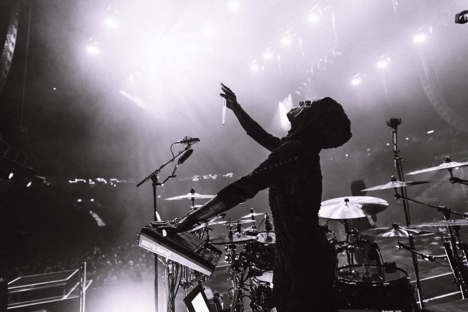 LIVE: Sleep Token posunuli laťku zase o kus výš. V O2 universu předvedli povedenou show