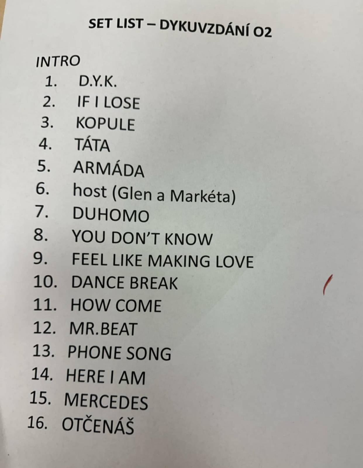 LIVE: Vojta Dyk si splnil sen a vyprodal O2 arenu. Nabídl estrádní show, které chyběly silné písně