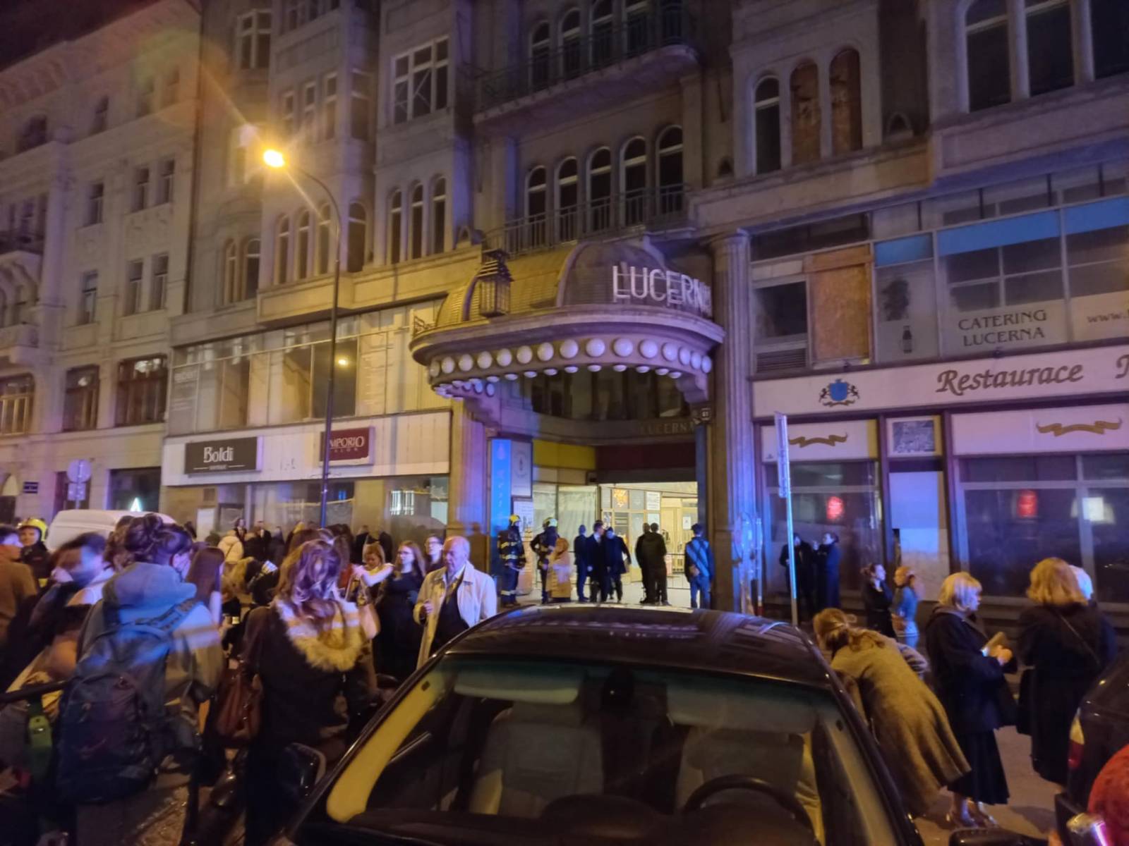 Koncert Kateřiny Marie Tiché v Praze ukončila nahlášená bomba