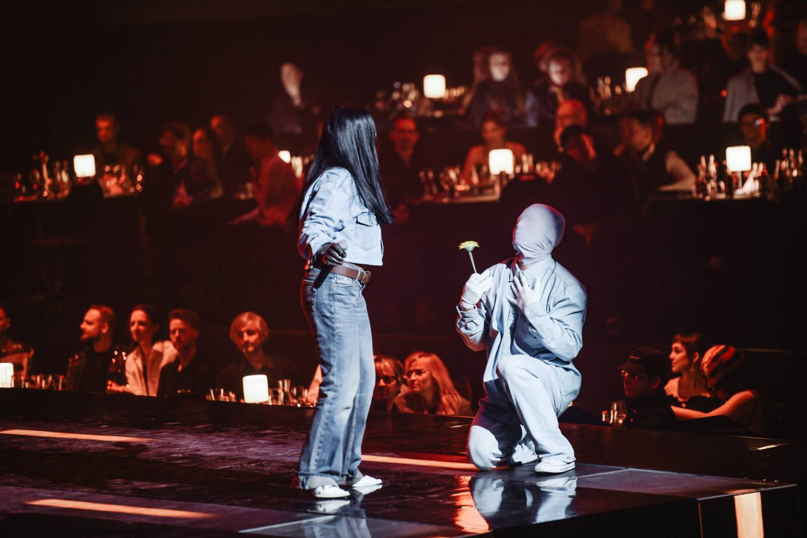 LIVE: Ceny Anděl 2024 - Osmička moderátorů, silný proslov Lazer Vikinga i mráz zalézající za nehty