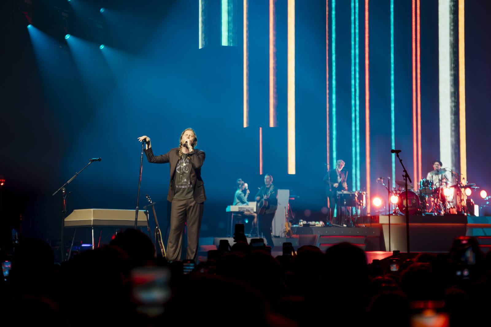 LIVE: The Lumineers byli v pražské O2 areně hudebně poctiví, ale co se týká emocí, velká bída
