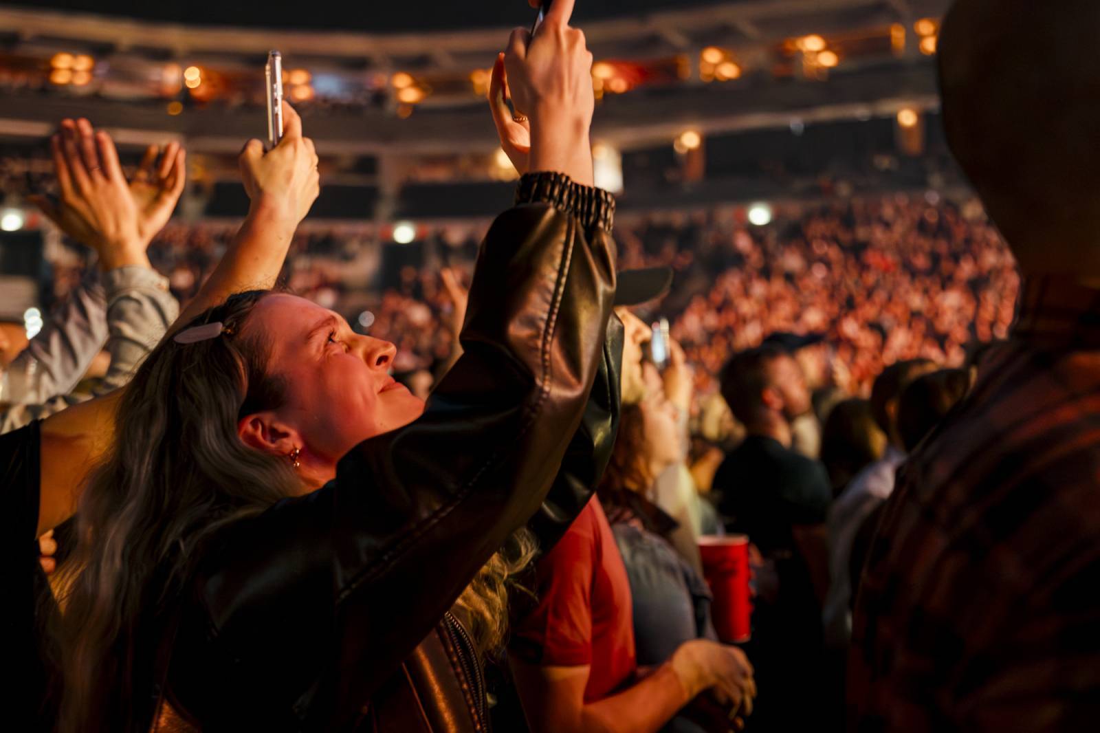 LIVE: The Lumineers byli v pražské O2 areně hudebně poctiví, ale co se týká emocí, velká bída
