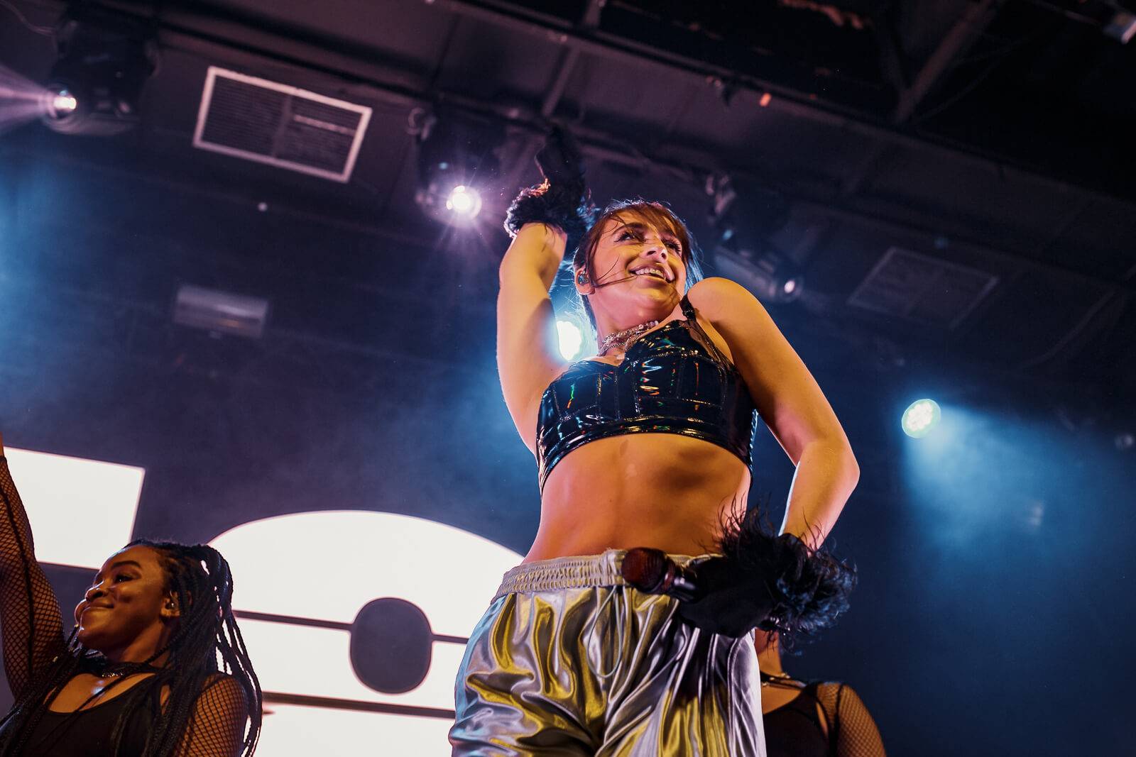 LIVE: Tate McRae ovládla O2 arenu. Sexy taneční show odrovnala všechny v hale, dojem kazil playback