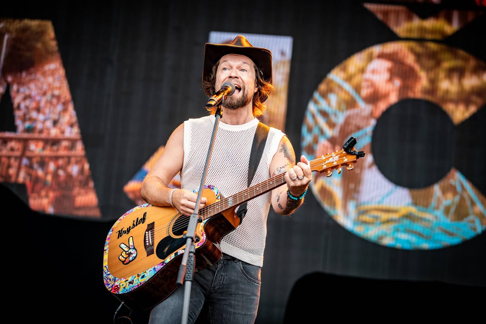 LIVE: Hrady CZ v Hradci nad Moravicí. Tomáš Klus si zazpíval s Vaškem Bláhou, Dymytry děkovali Václavu Noidovi Bártovi za záchranu