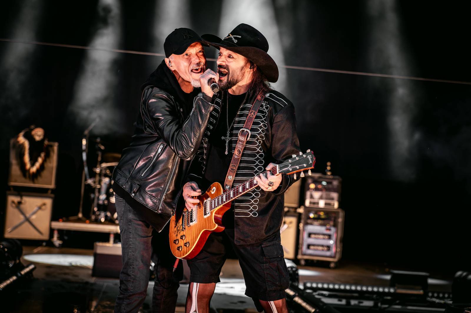 LIVE: Hrady CZ v Hradci nad Moravicí. Tomáš Klus si zazpíval s Vaškem Bláhou, Dymytry děkovali Václavu Noidovi Bártovi za záchranu