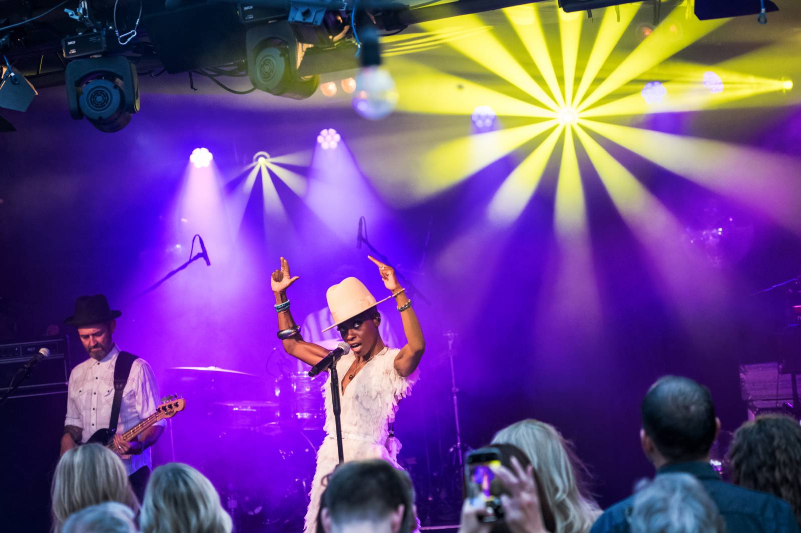 ROZHOVOR | Morcheeba: První koncert v Praze? Kouřili jsme trávu, pili absint a báli se hada, který utekl z terária