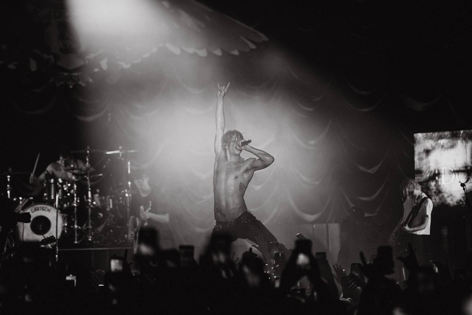 LIVE: Koncert roku? Rokenrolový princ Yungblud předvedl v Praze divokou show