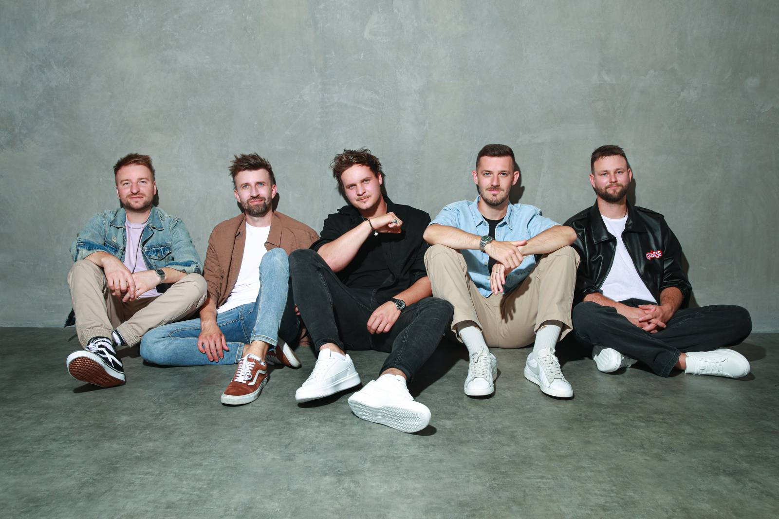 TOP 7 videoklipů týdne: Wohnout vyrazili na kopřivy, Lenny vypráví o zkáze jedné lásky a Pam Rabbit mění lidi v zombie