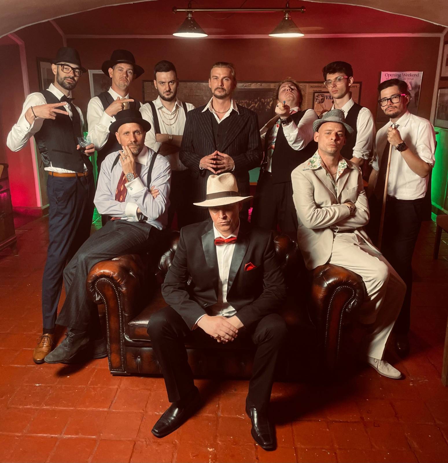 TOP 7 videoklipů týdne: Roman Holý vydává sólové album, Vojtaano brnká na vážnější strunu a spolupráce Ewy Farne a Calina