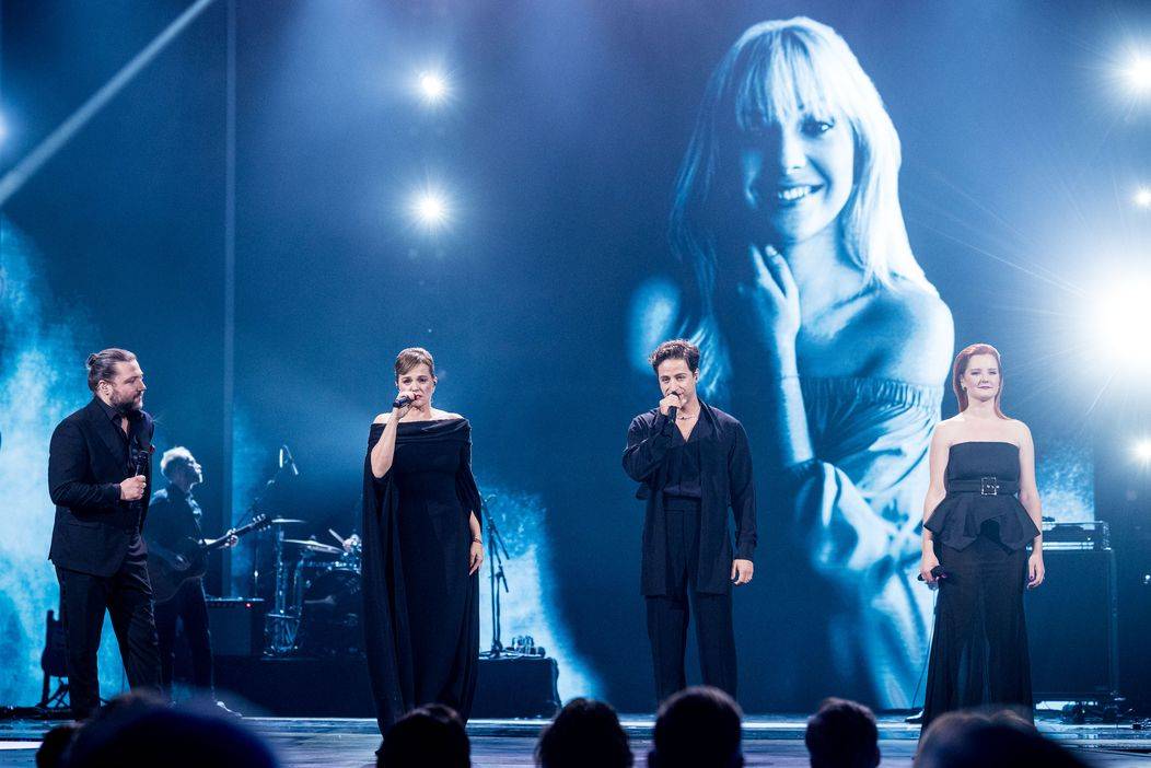 Českého slavíka ovládla Ewa Farna. Síň slávy vítá Vladimíra Mišíka, vzpomínalo se na Annu Julii Slováčkovou 