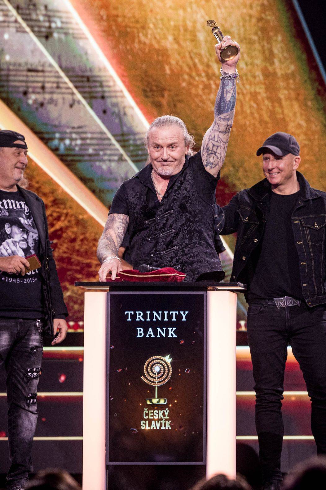 Českého slavíka ovládla Ewa Farna. Síň slávy vítá Vladimíra Mišíka, vzpomínalo se na Annu Julii Slováčkovou 