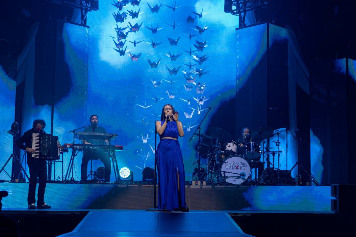 LIVE: Divoká jako ta řeka. Uhrančivá Kateřina Marie Tichá s kapelou Bandjeez dojala fanoušky v O2 universu