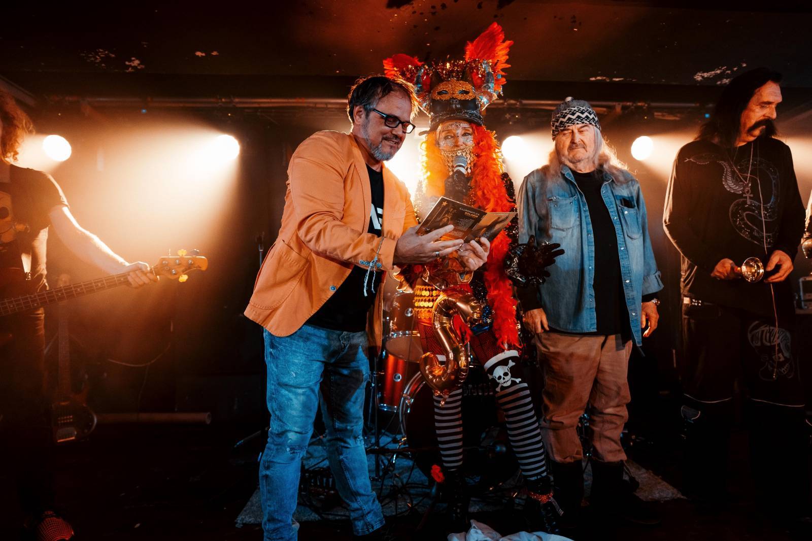 LIVE: Jana Kratochvílová a Illuminati.ca nabili pražské Rock Café kosmickou energií a pokřtili nové album 